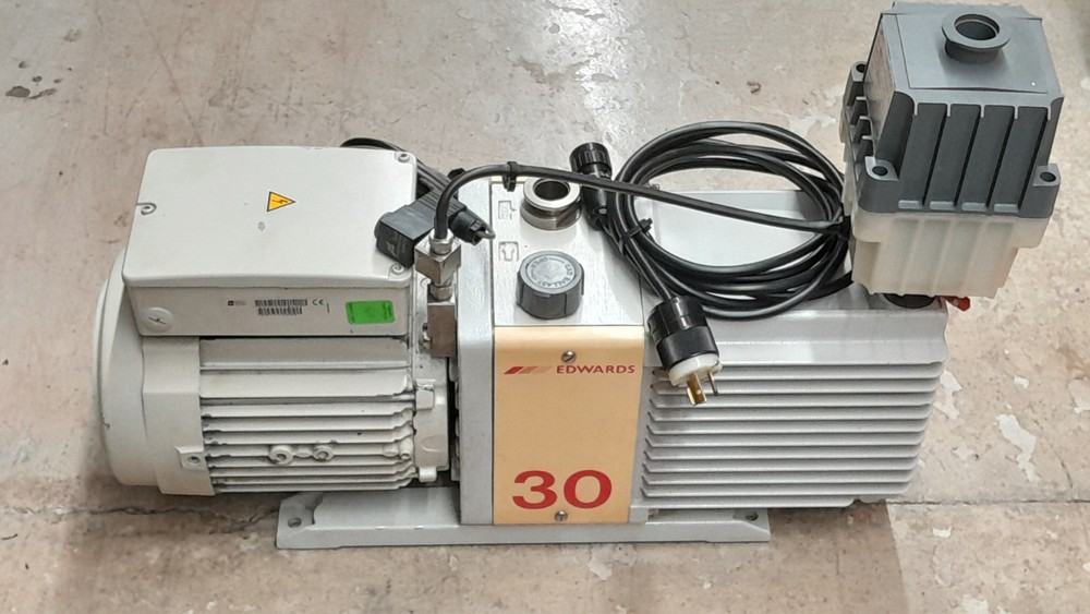 Edwards E2M30 Vacuum Pump