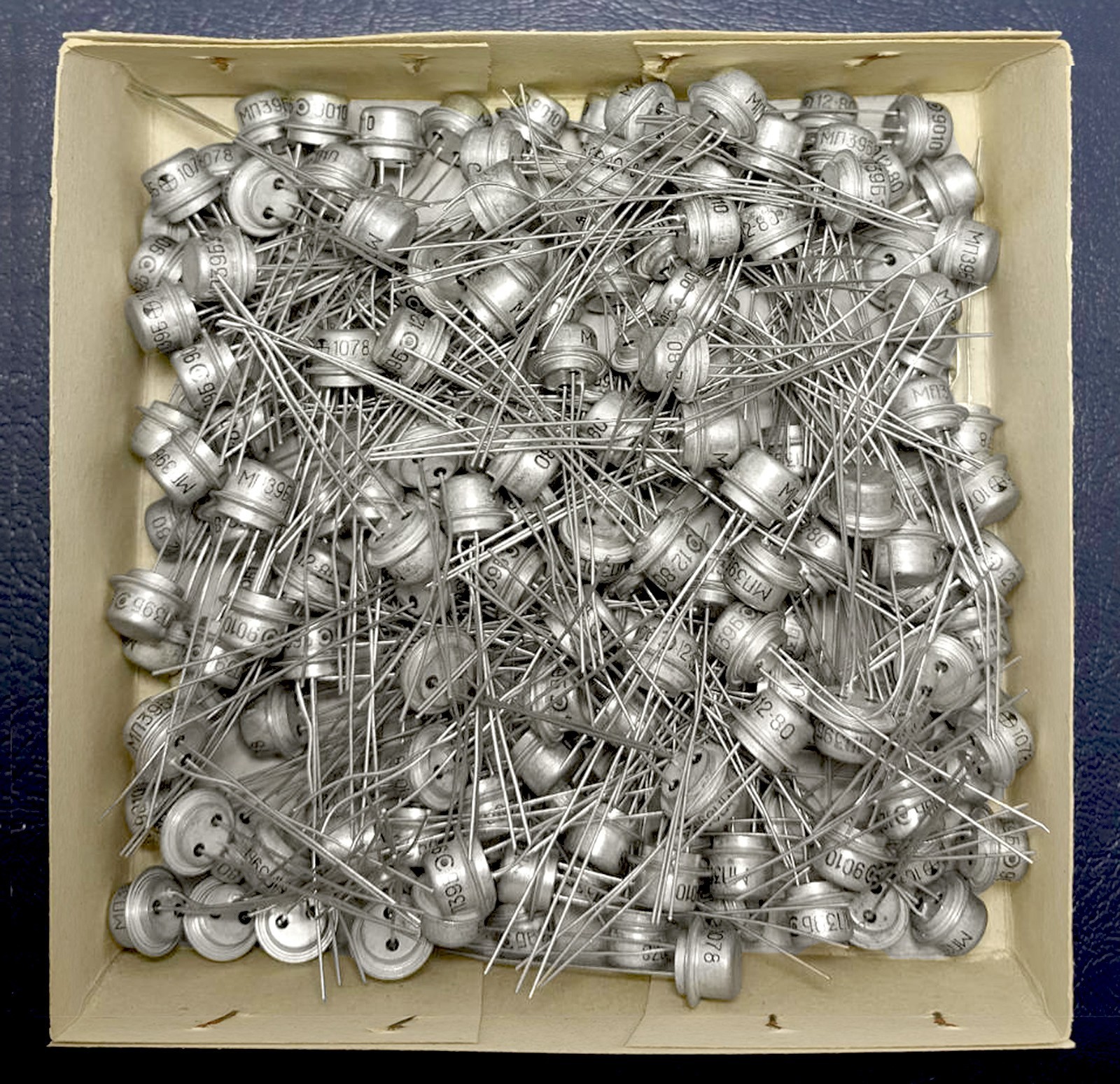 50x Germanium transistors PNP MP39B (SFT353 2SB439)  - Tone Bender Fuzz -  USSR