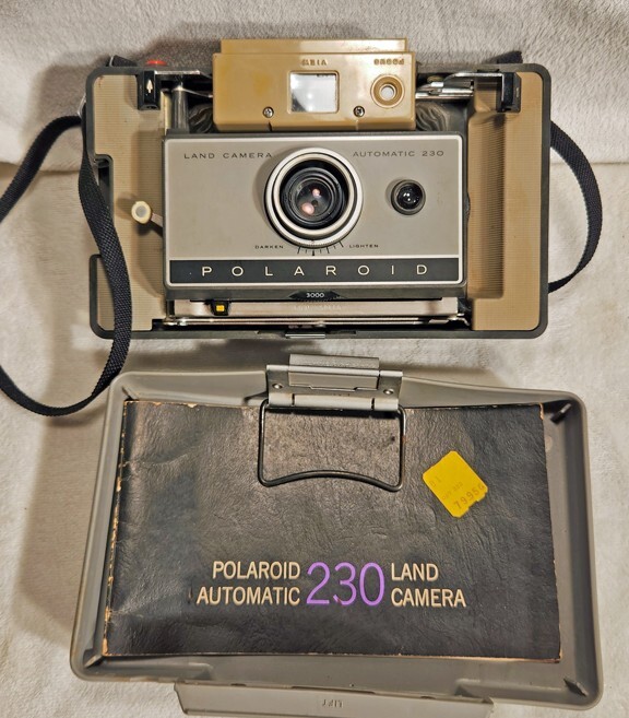 Polaroid Automatic 230 Land Camera Used