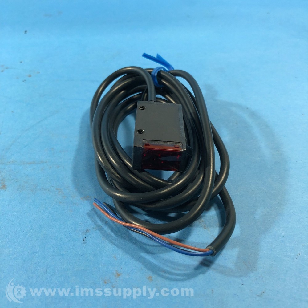 Omron E3S-AD31 Photoelectric Sensor, Diffuse Reflective FNIP