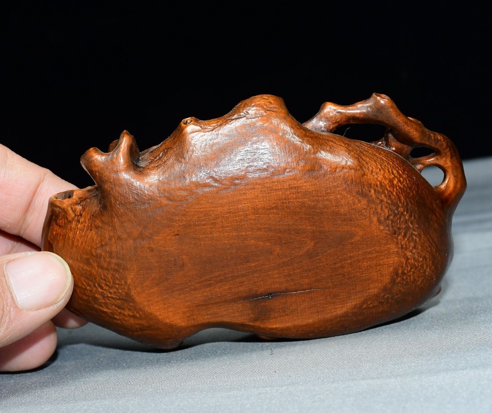 Exquisite Small Leaf Boxwood Ornament with Joyful Eyebrows