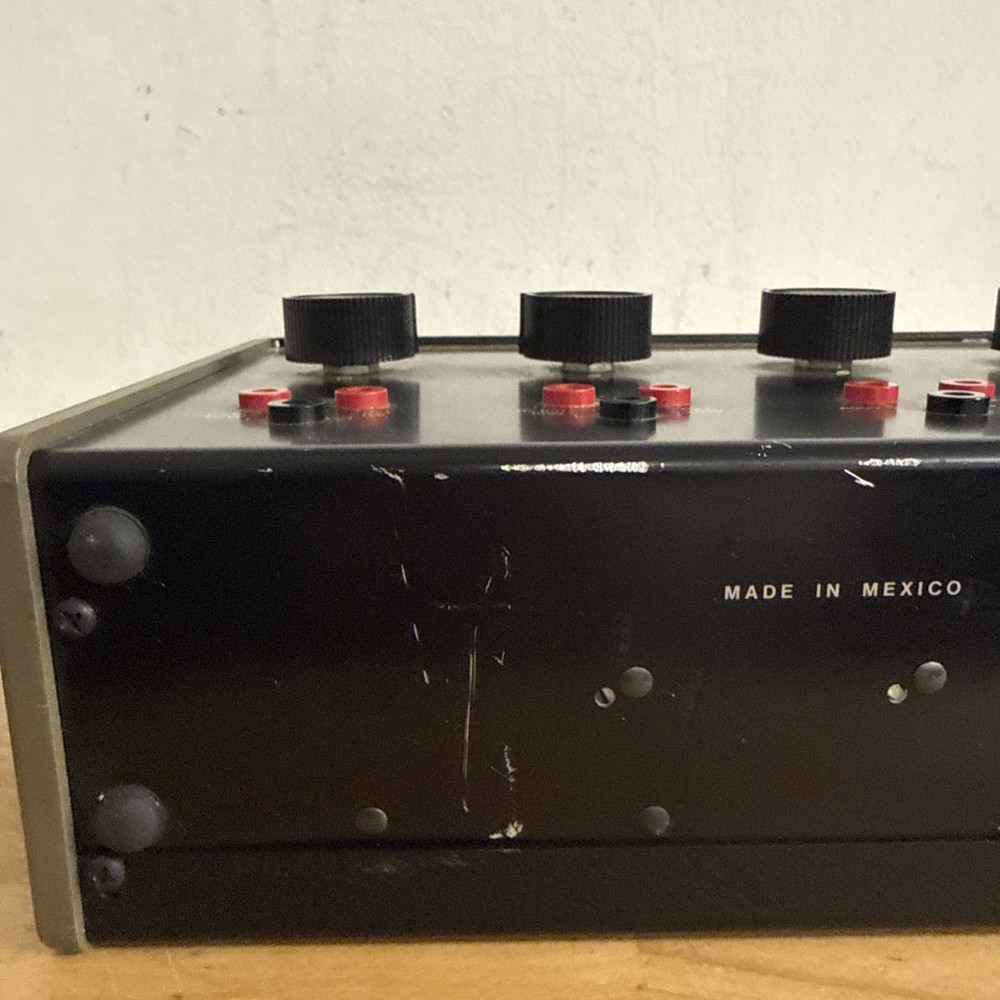 B&K Precision 2902 Resistor & Capacitor Substitution Master -MO7 Original Box