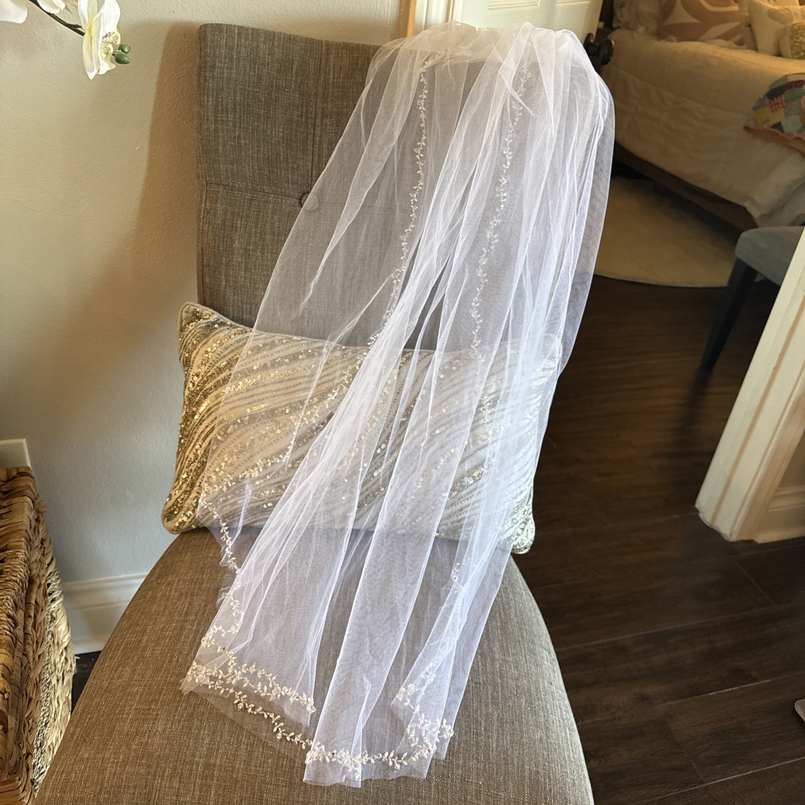 Ivory White Fingertip Wedding Veil Bridal Pearls Crystals W Comb-