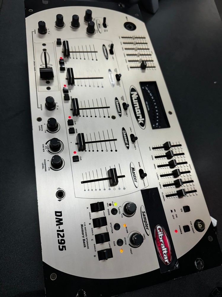 NUMARK DM1295 Rackmount DJ Mixer, 4 channels, Sampler