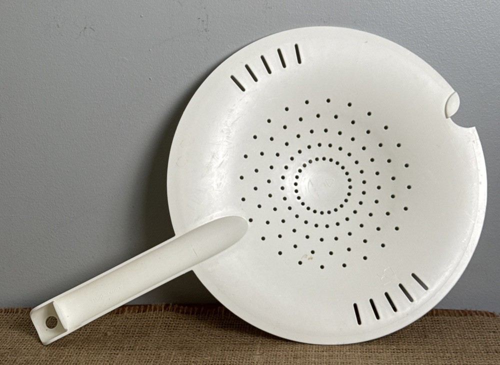 Tupperware Kitchen Tool Colander Strainer With Handle White 2632 Vintage W/Lid