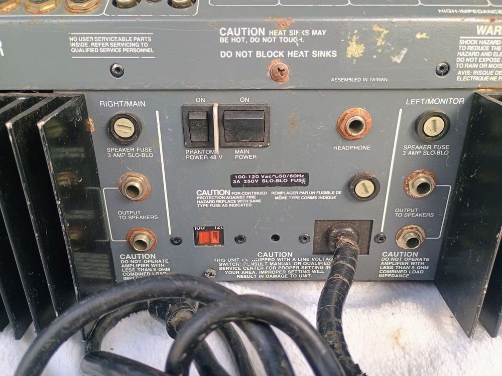 Electro-Voice EV 100M Entertainer Stereo Powered Studio Mixer, Powers On, READ