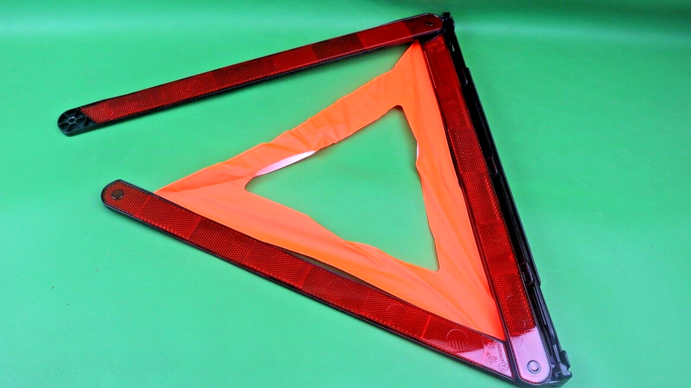 EMERGENCY HAZARD WARNING TRIANGLE + CASE E4 27R 032741 E427R032741 (D741)