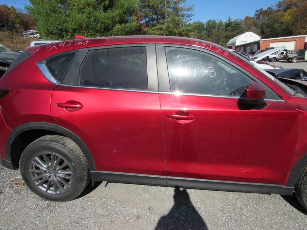 CX-5 2017 Glove Box 1000541