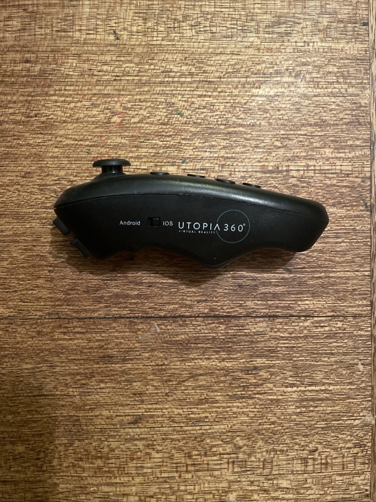 Utopia 360° Virtual Reality 3D Headset + Bluetooth Controller for smartphones