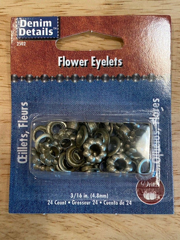 Dritz Flower eyelets
