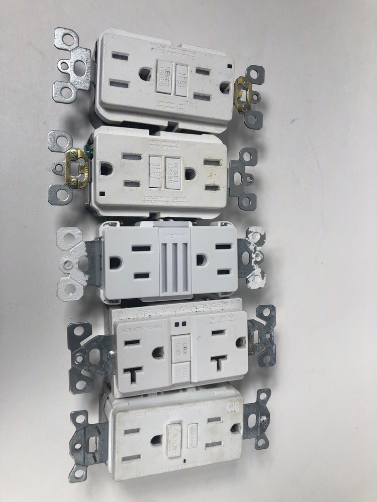 Leviton and mixmatch bundle 5 plugs - GOOD