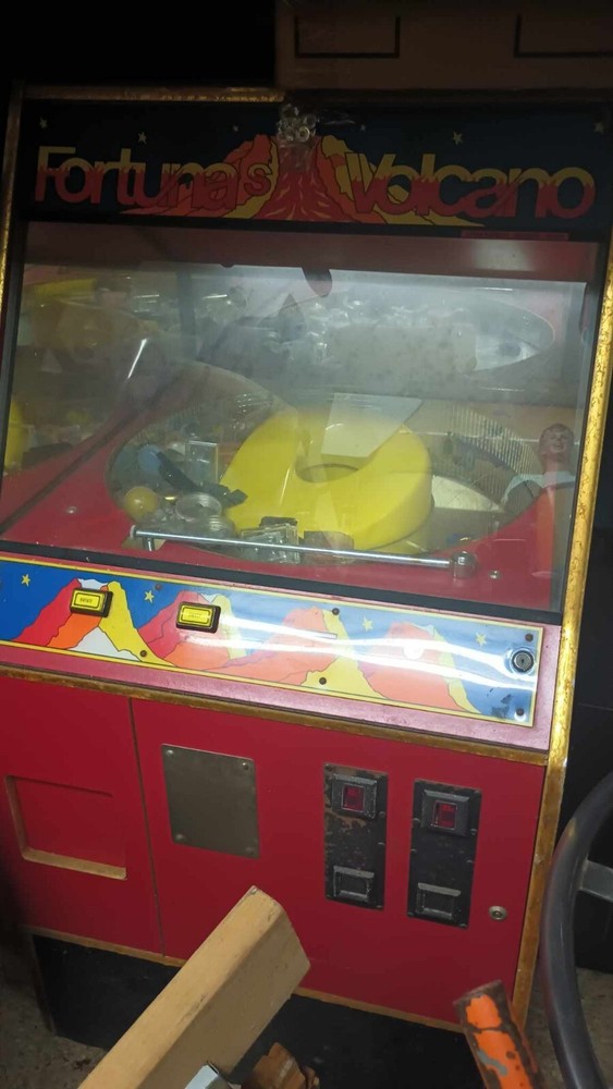Fortuna's Volcano Rotary Merchandiser arcade machine