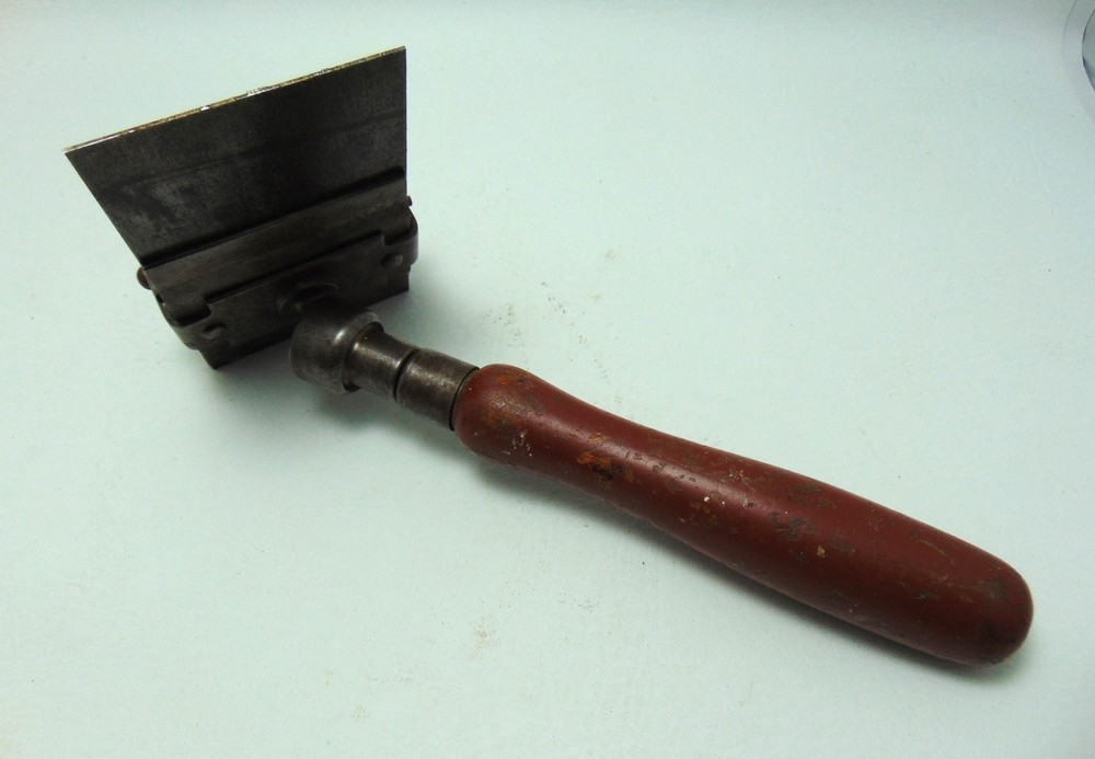 1906 DIKEMAN ADJUSTABLE CABINET SCRAPER WITH GOOD BLADE