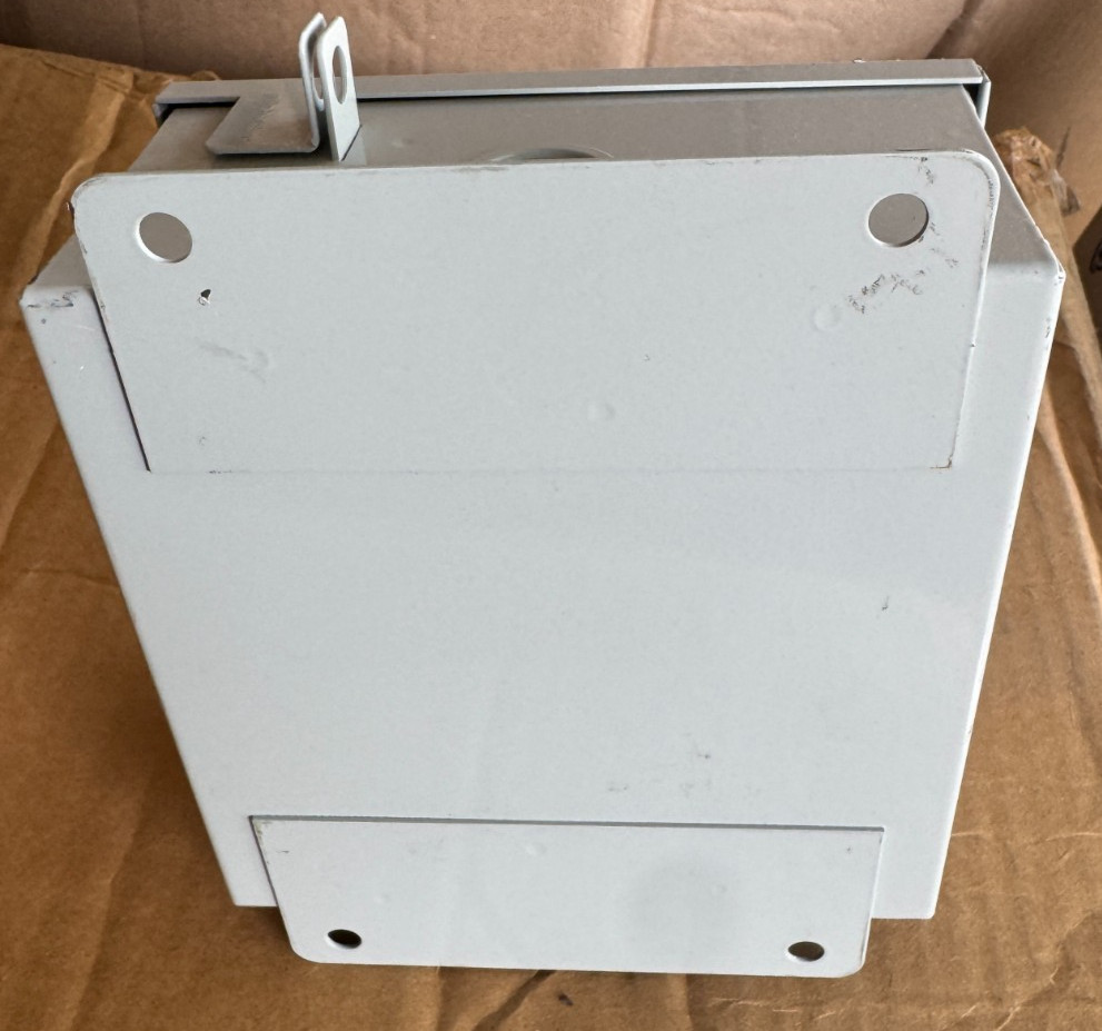 Leviton Series 2000 Three Phase Indoor Meter