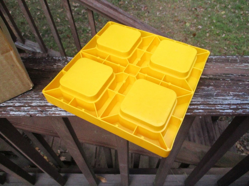 Camco Heavy Duty RV Leveling Blocks Durable Resin Interlocking Blocks Stack (10)