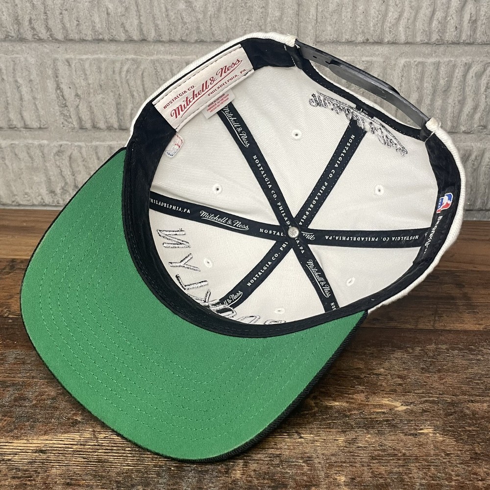 Brooklyn Nets Cap NBA Mitchell & Ness SnapBack hat black and white Adjustable