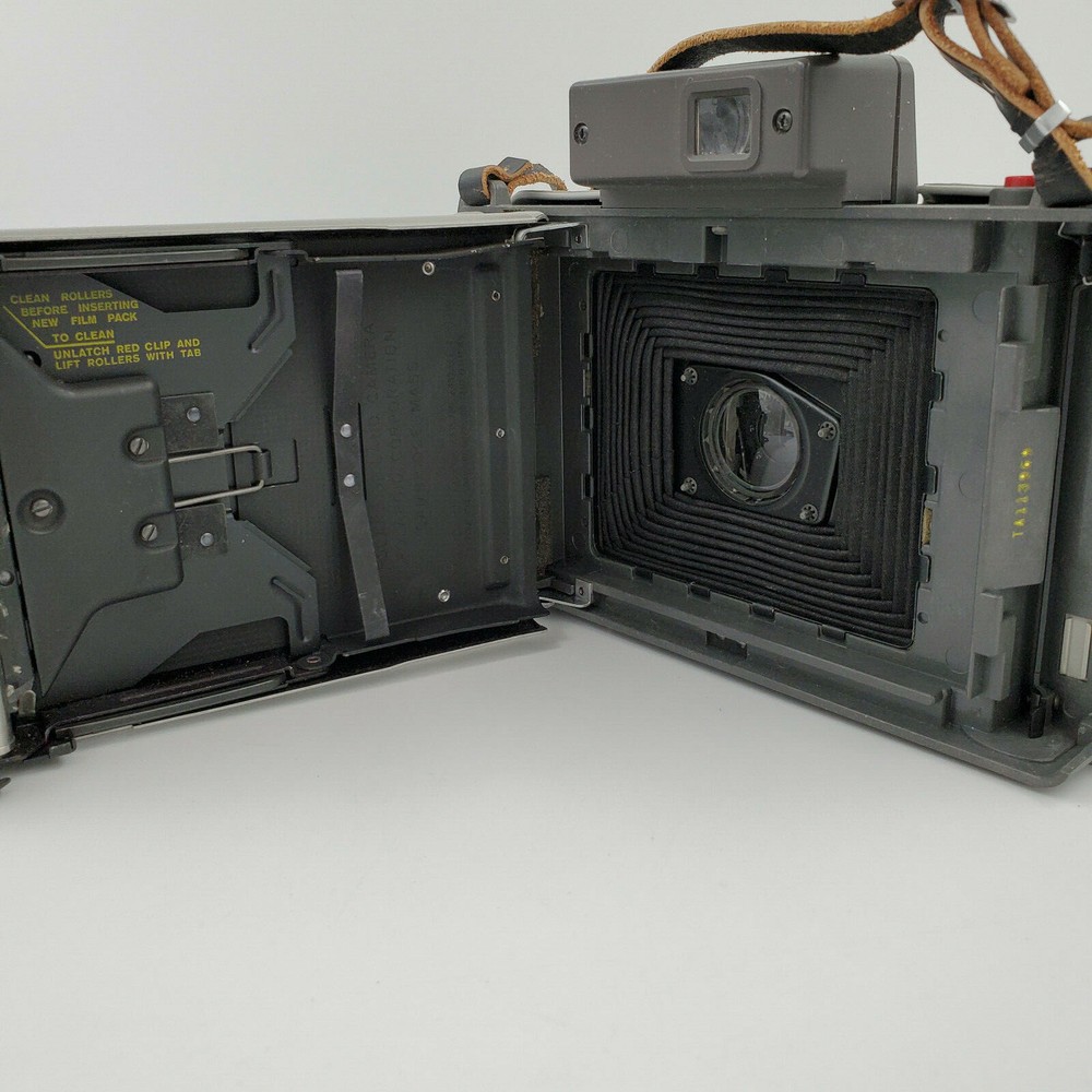 Vintage Polaroid Land Camera Automatic 125 Folding Camera Untested