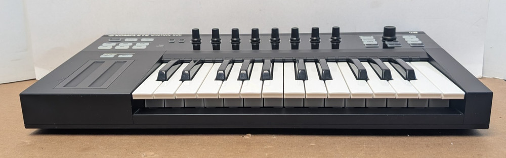 Native Instruments Komplete Kontrol S25 Semi-Weighted Keyboard Controller
