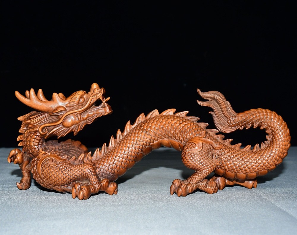 Exquisite Small Leaf Boxwood Dragon Ornament