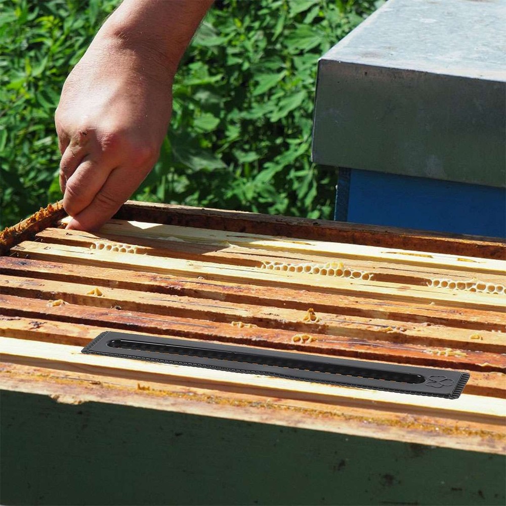 20Pcs Plastic Small Bee Hive Beetle Blaster Beehive Beetle Traps Beekeeping Tool