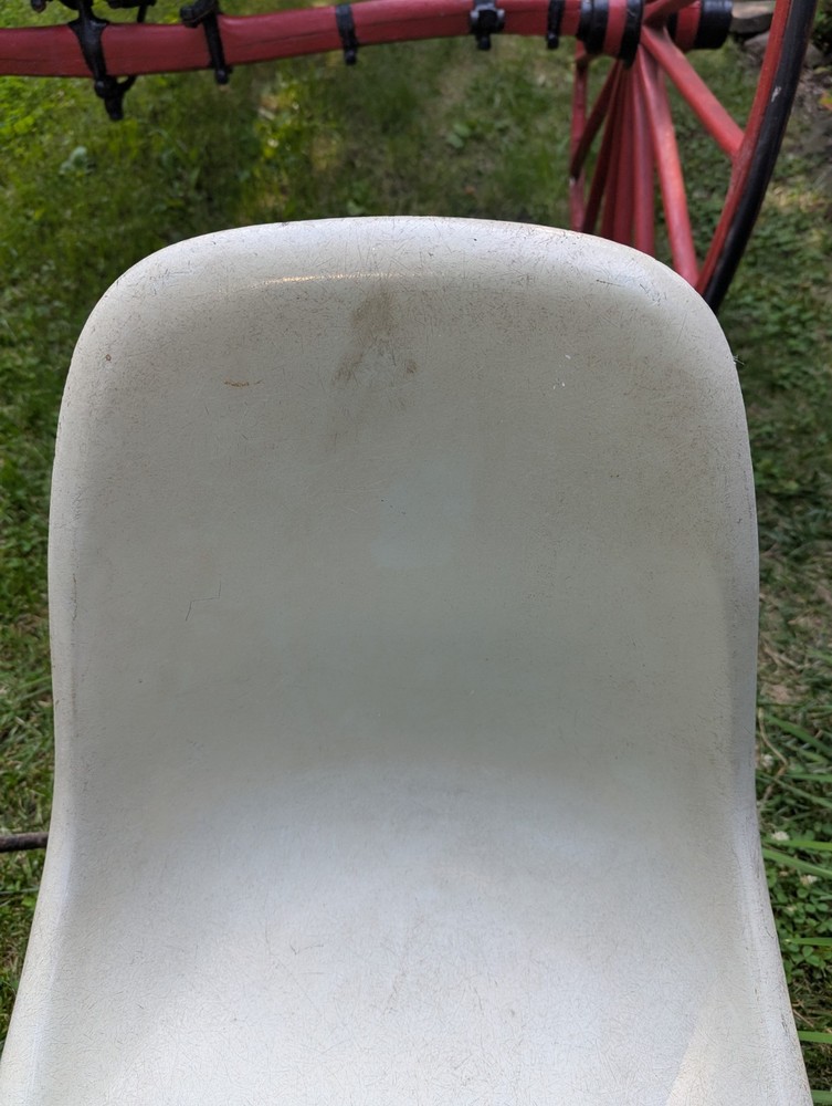 Herman Miller Eames White Shell Chairs, Vintage 1950s