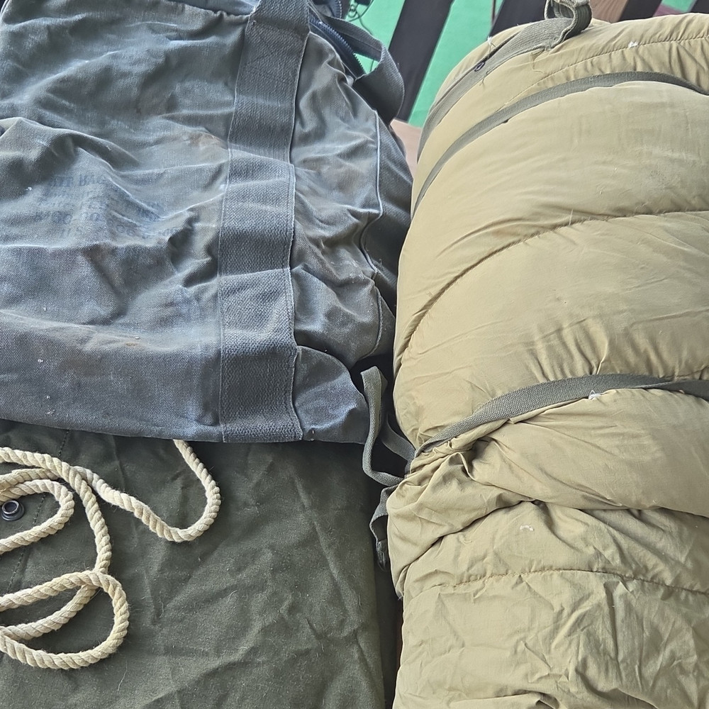 Mountain M-1949 Type I Sleeping Bag Regular Green Feather/Down Cotton Shell