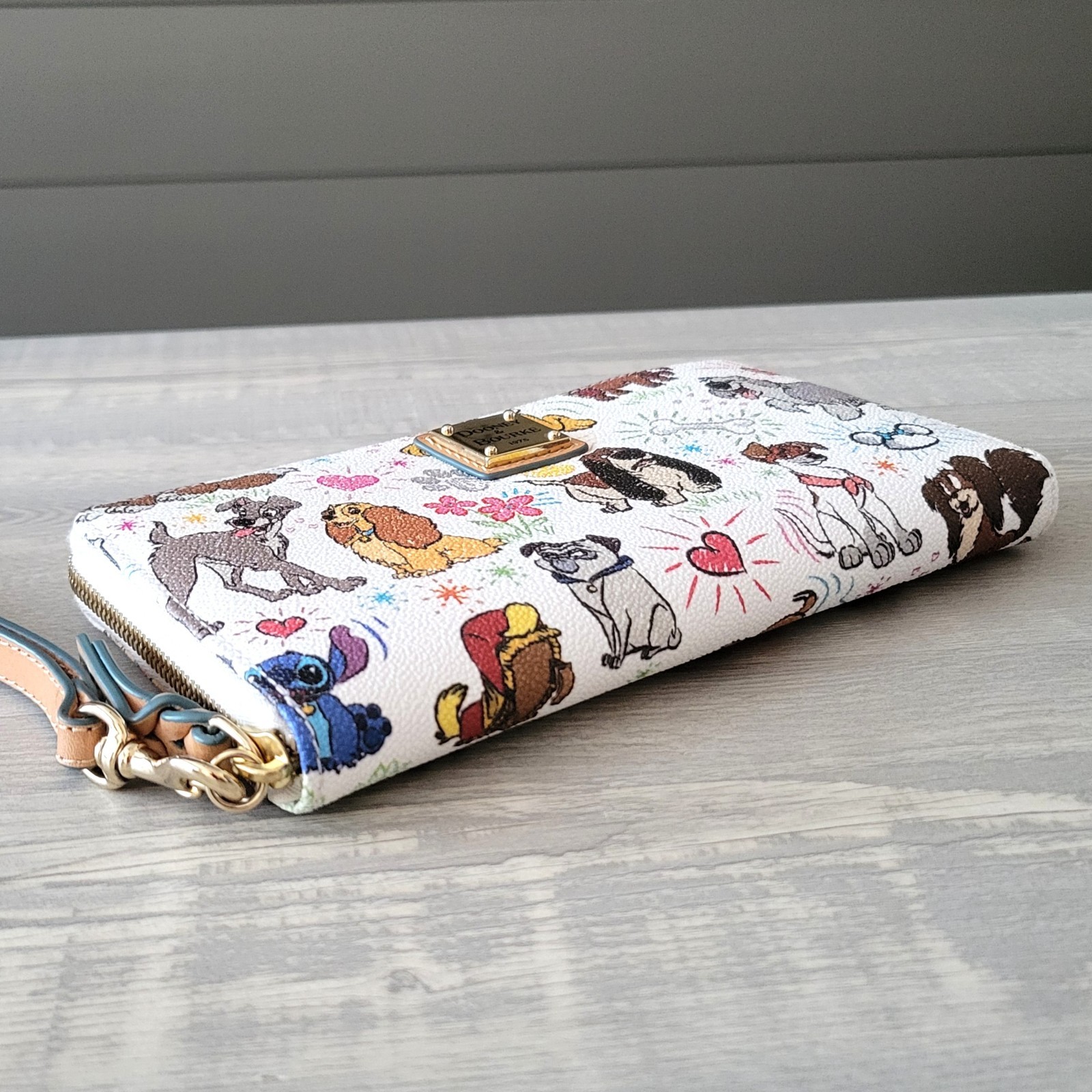 Disney Dooney & Bourke Sketch Disney Dogs Zip Wallet Wristlet Carried Once EUC