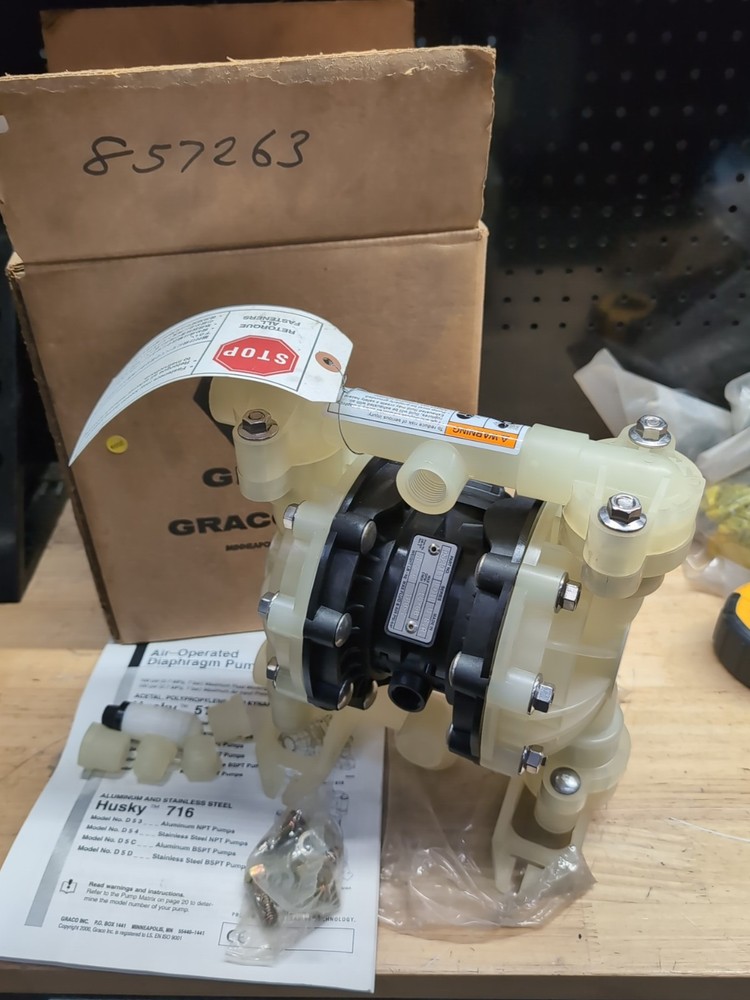 New Double Diaphragm Pump. Graco D52911 Husky 515