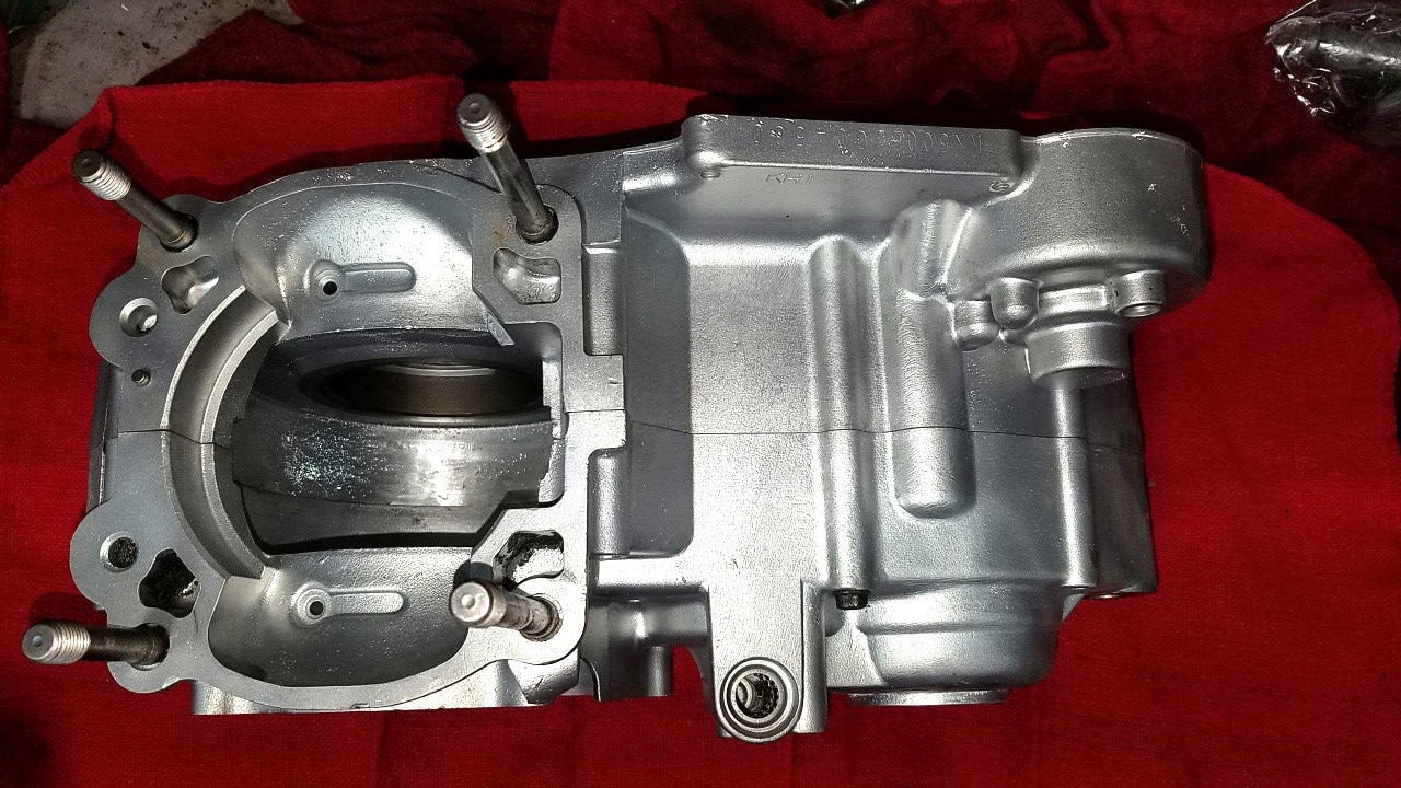 KX500 KAWASAKI 1987 (LOT AA) CRANKCASE SET CRANK CASE 14001-5295