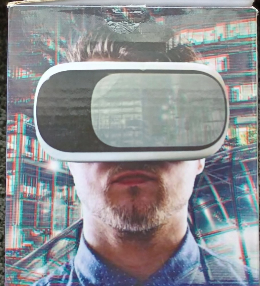 Virtual Reality Headset by Wireless Gear Realistic 3D Experience small tear