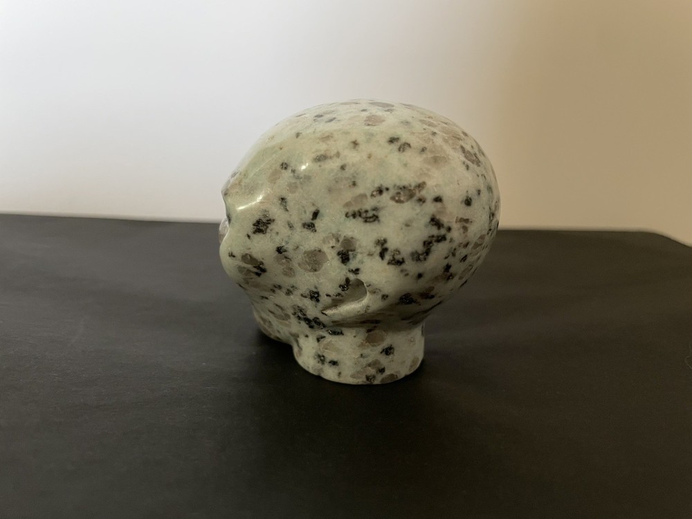 Kiwi Stone Alien Skull 2 Inch
