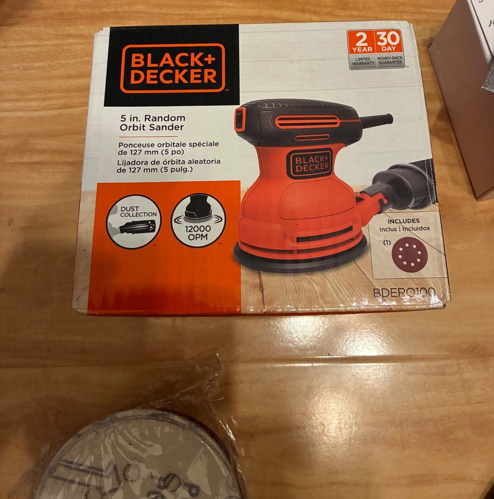 BLACK & DECKER: 5" Random Orbit Sander (BDERO600) + Extra