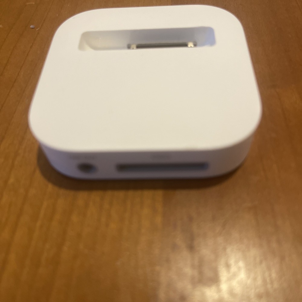 Apple iPod nano Dock - Excellent Condition! Model MA072 White