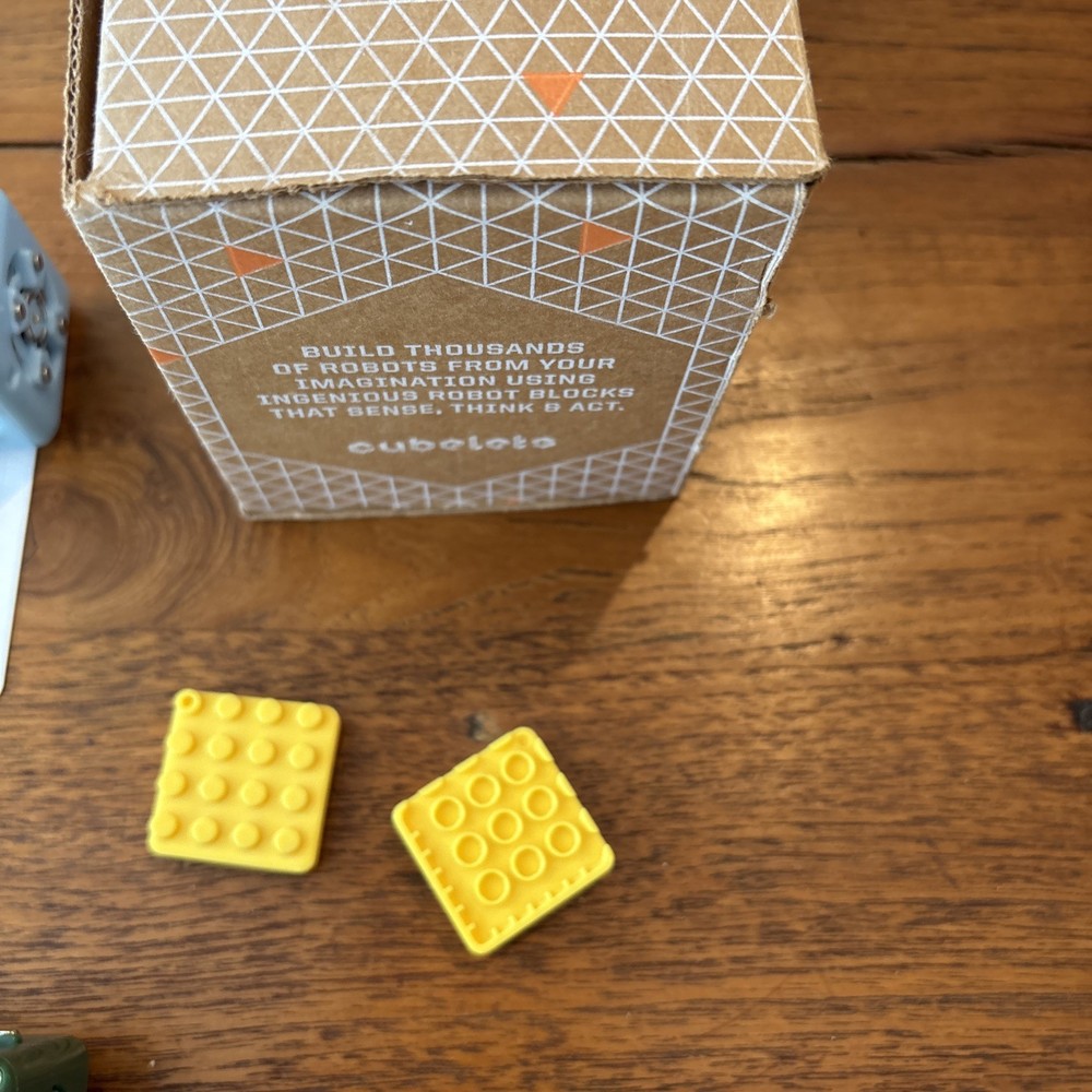 Lot of 10 Working Modular Robotics Cubelets + 2 Nonfunctional Cubelets