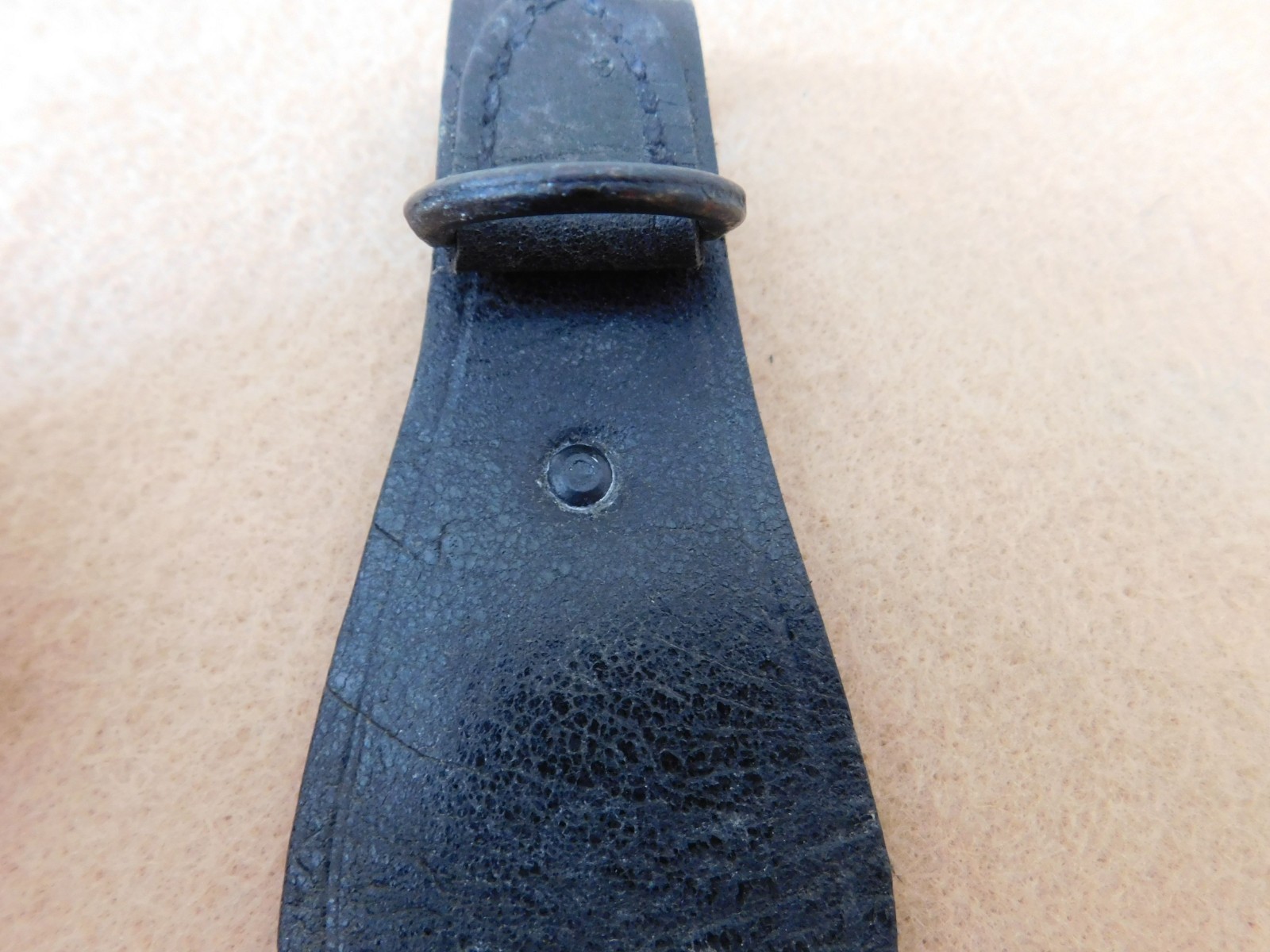 ORIGINAL WWII GERMAN LUFTWAFFE DAGGER TEAR DROP BELT HANGER