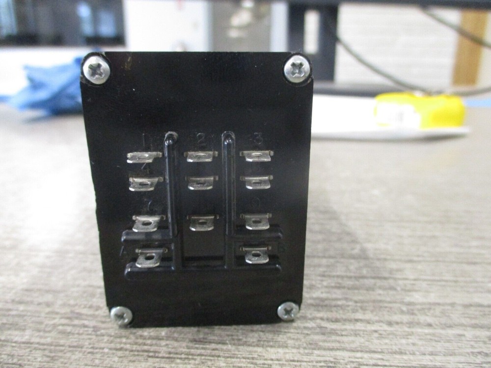 Zenith Solid State Voltage Sensor ARSM-2 208/240VAC *No Base* Used