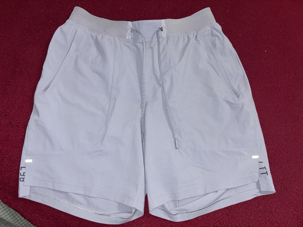 Lululemon Light Gray Athletic Shorts Men’s M Drawstring Pockets Polyester