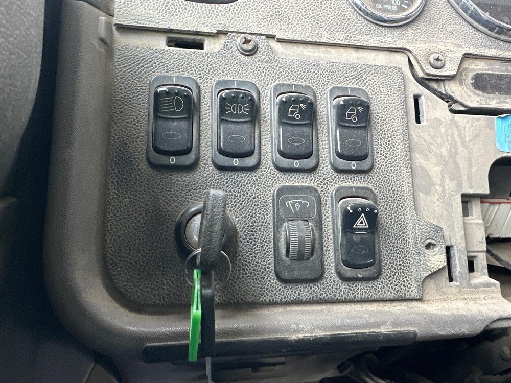 2008-2027 Peterbilt 365 IGNITION Dash Panel - Used