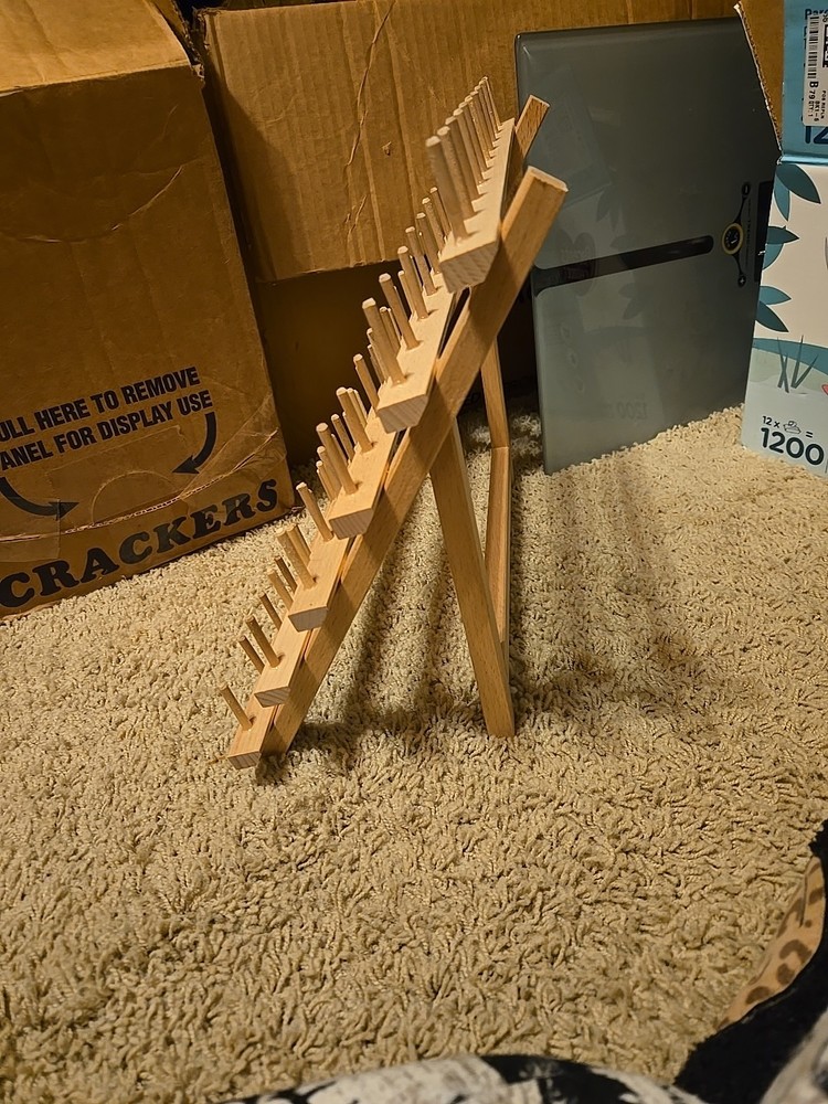 Wooden thread spool rack