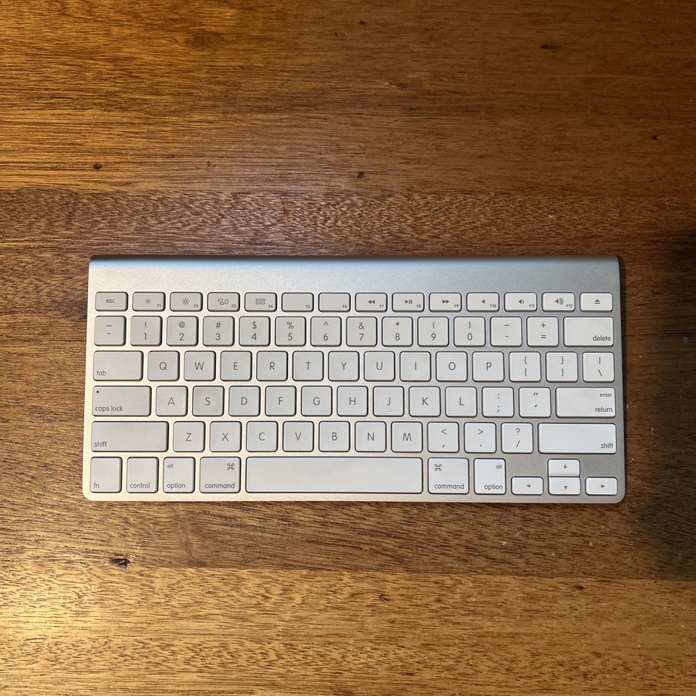 Apple A1314 Wireless Keyboard