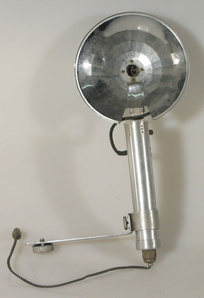 FLASH BRACKET AND ART DECO REFLECTOR