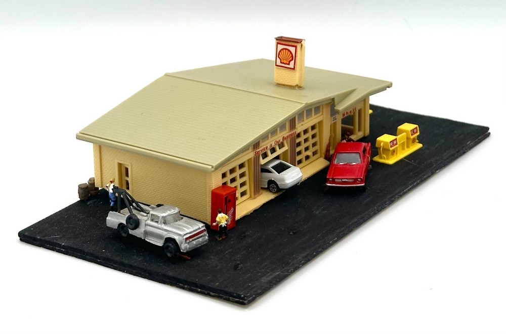 Bachmann N Scale Shell Gas Station