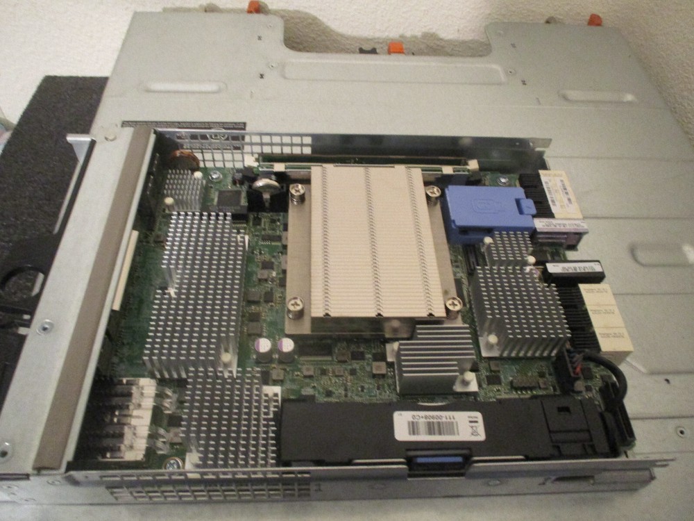 NetApp Controller Module for FAS2520 - 111-01323 storage arrays..