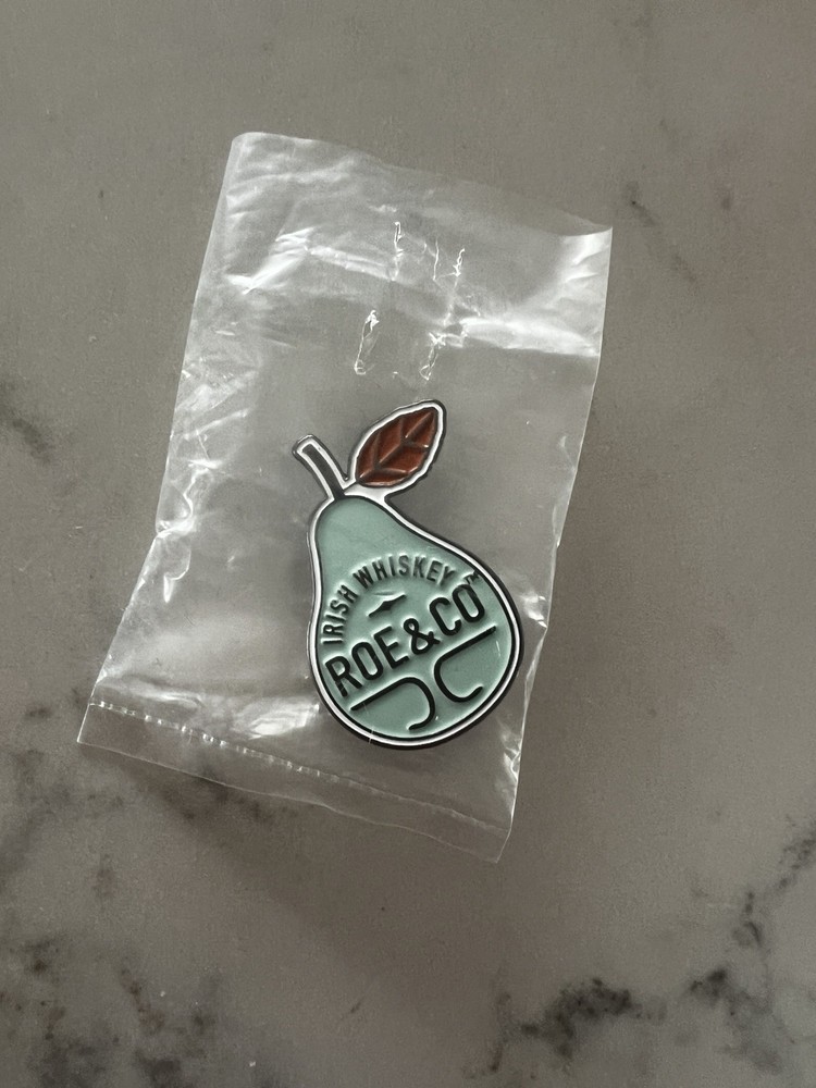 Irish Whiskey Roe & Co pin