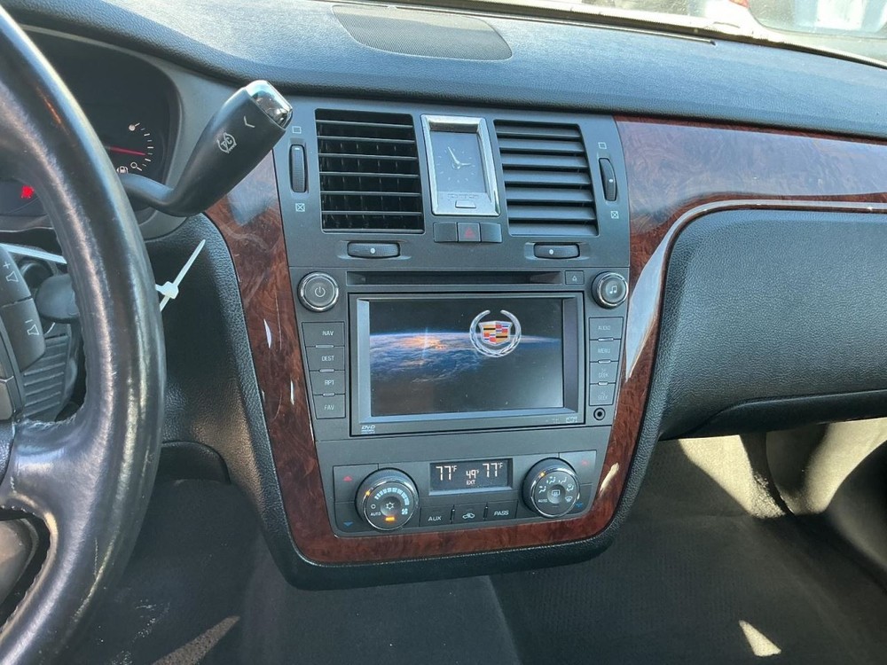 DTS 2007 Glove Box 4978952