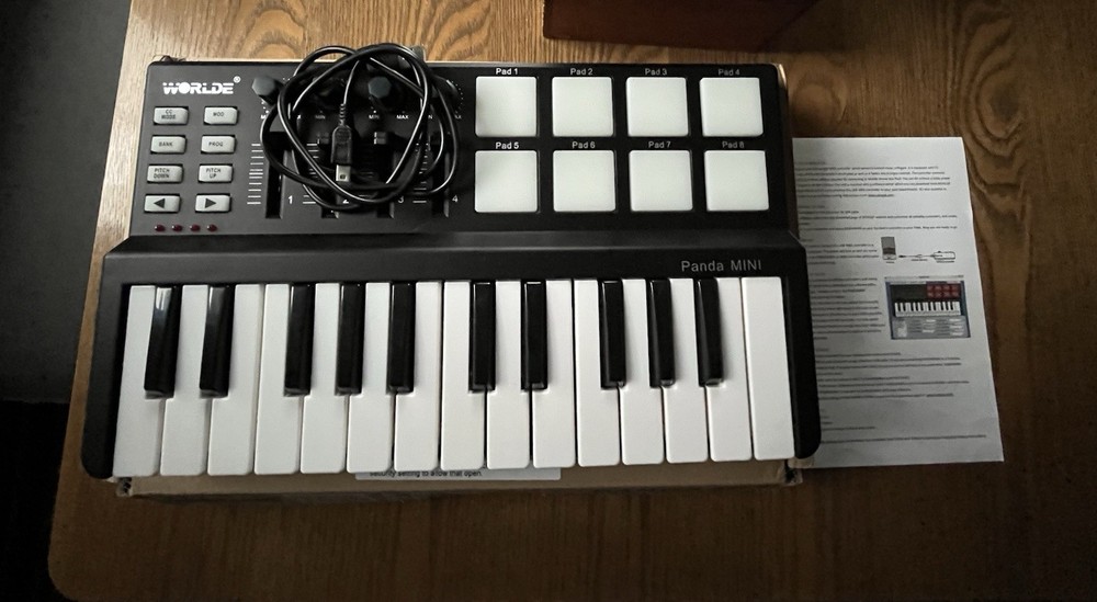 WORLDE Panda MINI 25-Key USB/MIDI Keyboard Controller Pad Triggers Faders Knobs
