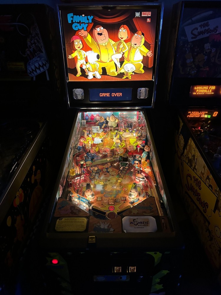 Family Guy Pinball Machine - Stern