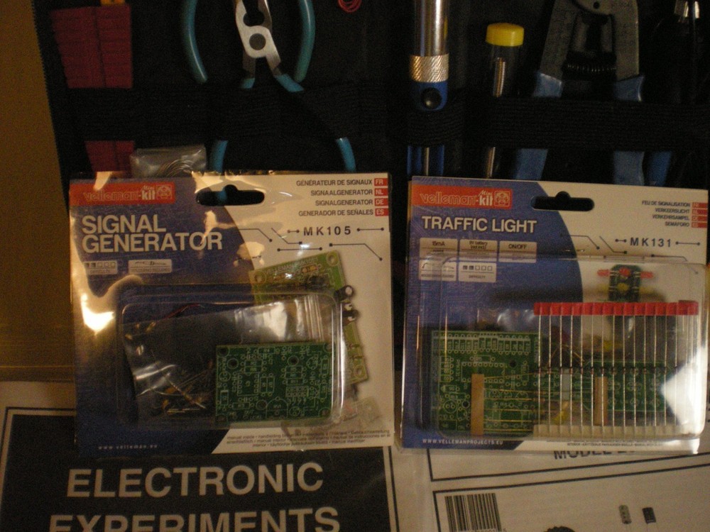 Electronic Learning Projects (76) NEW, +Soldering Tool kit, (SEE DESCRIPTION) ++
