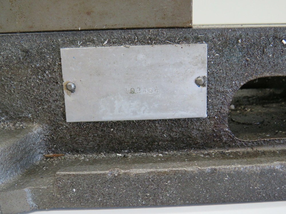 Kurt D60-1 Milling Machine 6" Vise, Missing Handle, 73lbs