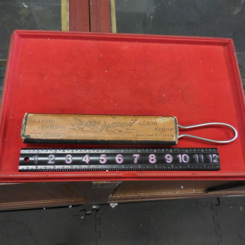 VERY RARE ELASTIC CUSHION CARBO MAGNETIC RAZOR STROP IN ORIGINAL BOX